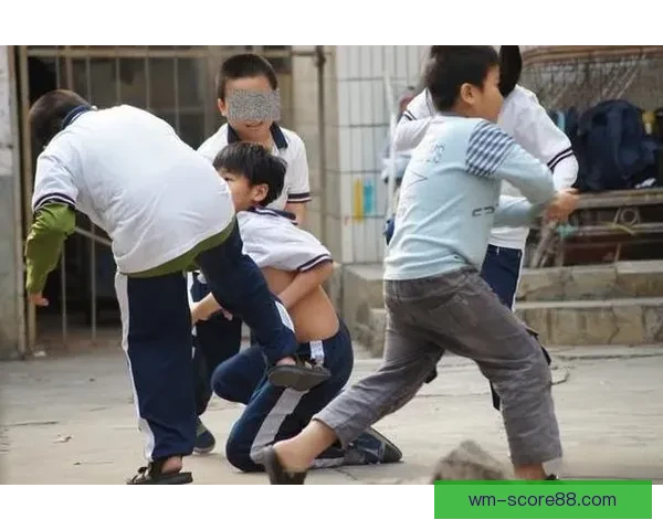 巴克利公开支持体罚教育认为打屁股有助于孩子记住教训